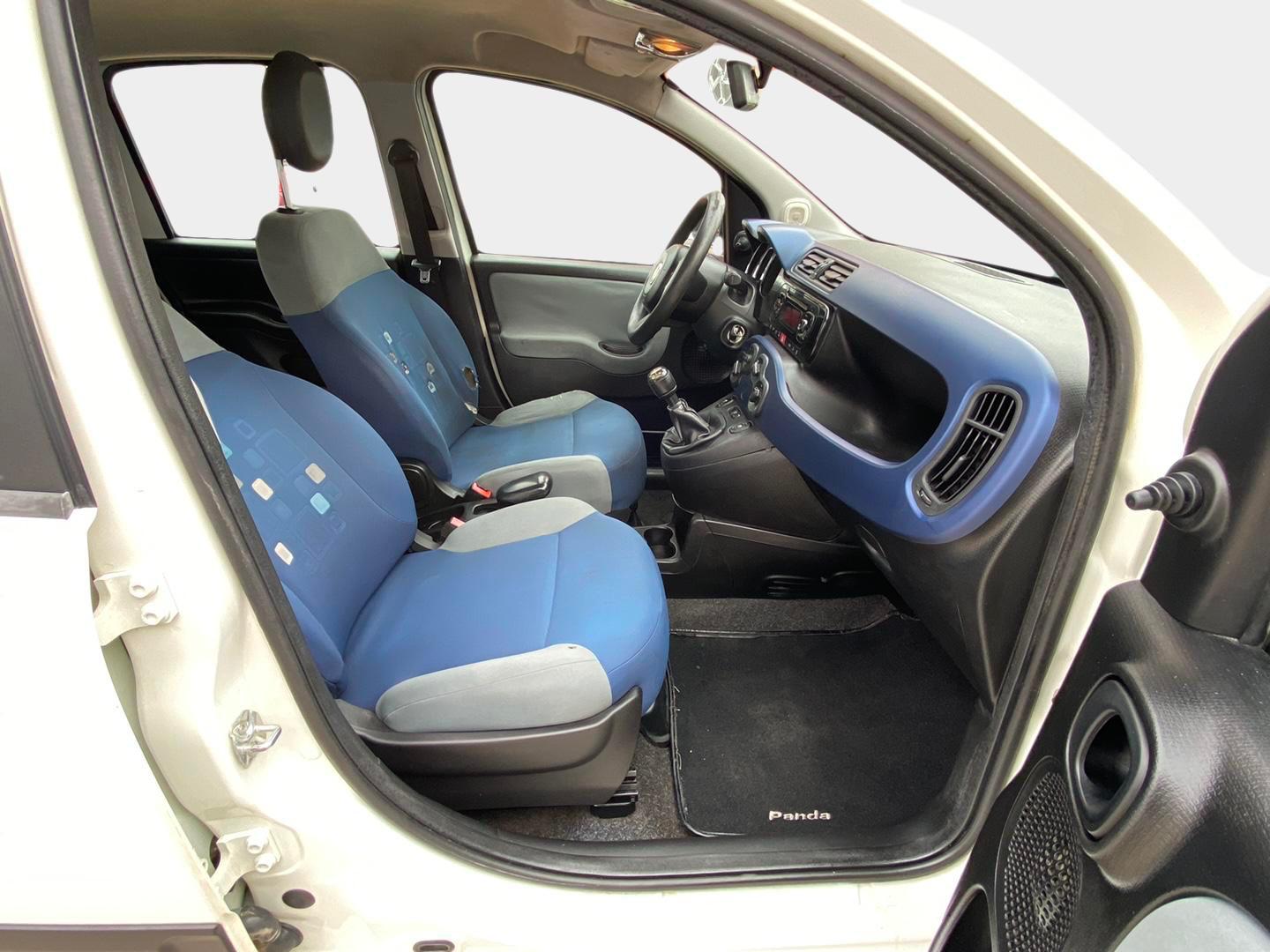 https://cdn-flexicar.caraffinity.it/public_appraisal_images_pro/images/stock/145169/ekTpgCphxe__WhatsApp Image 2025-04-04 at 10.41.16 (4).jpeg